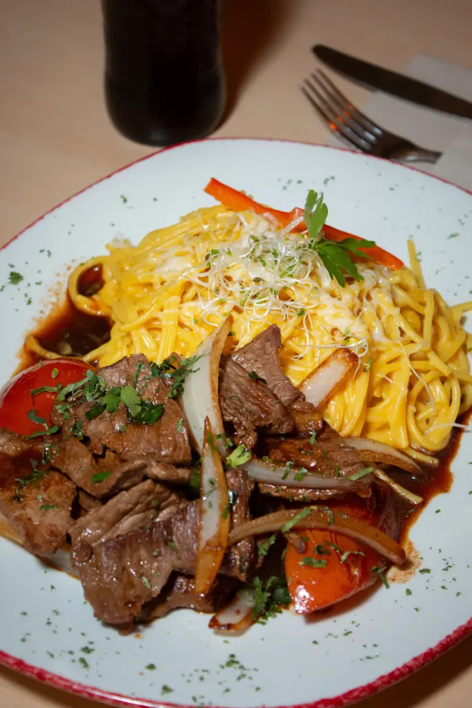 Espagueti a la huancaina con lomo 