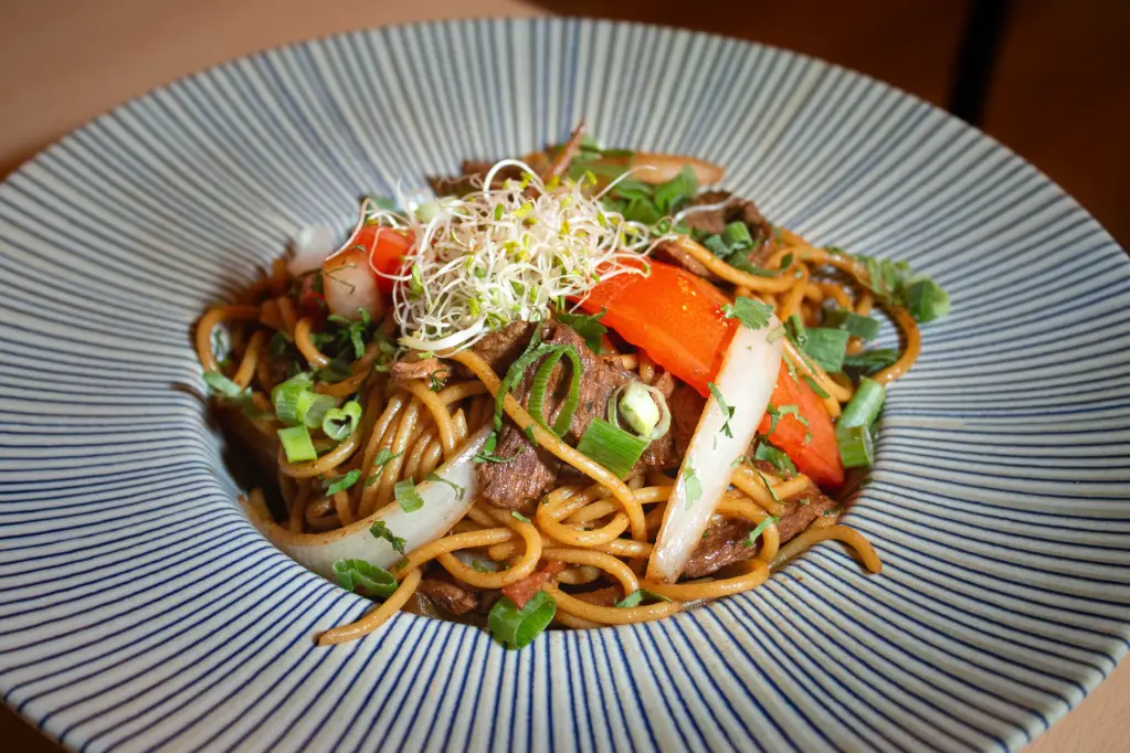 Espagueti salteado de carne