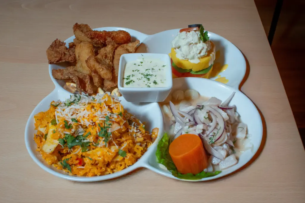 Trio: ceviche + arroz de mariscos + chicharrón de calamares